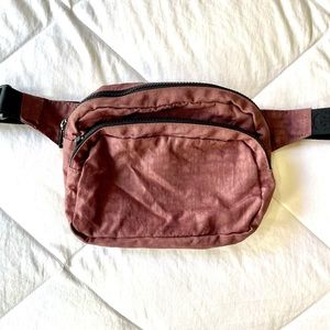 Baggu Fanny Pack in Peppercorn 34 in strap